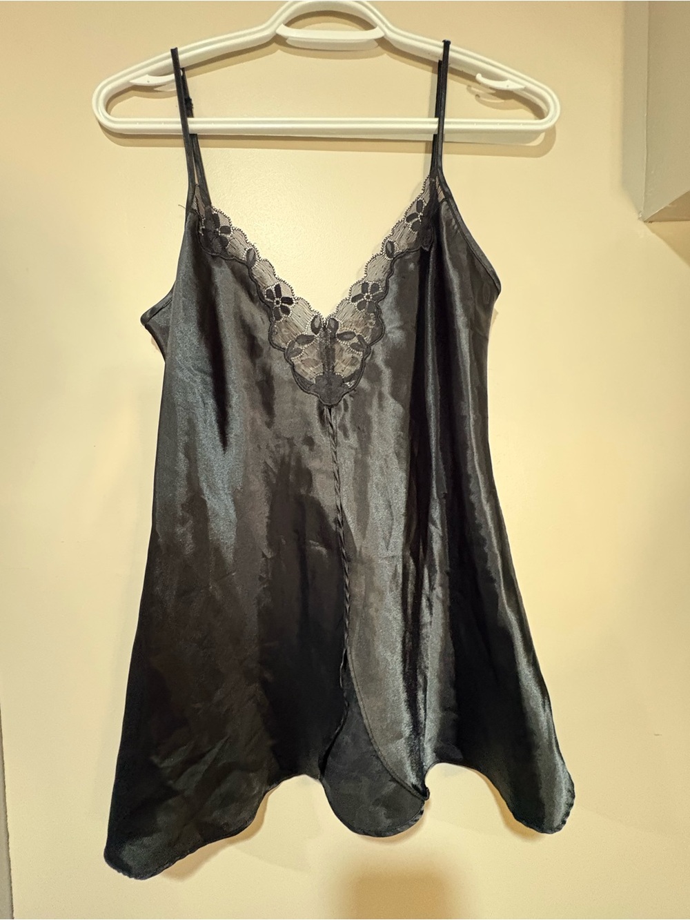 2 for $10- Y2K La SENZA Black Satin Lace Trim Chemise Slip Top